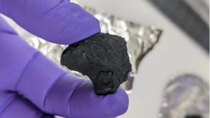 Raro meteorito que cayó en la Tierra revela de dónde vino el agua del planeta