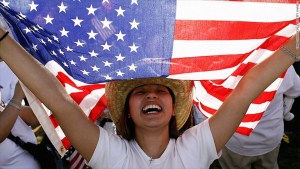 Averigua si puedes viajar fuera de EEUU: Esta es la recomendación para ciertos inmigrantes