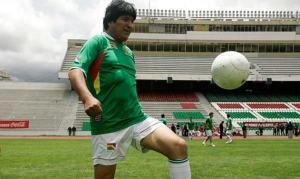 Evo Morales compró un club de fútbol en Bolivia para olvidar sus disputas con Luis Arce