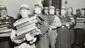 La Noche de los Cristales Rotos: las imágenes inéditas del horror causado por los nazis
