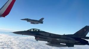 ¡Impresionante! Selección de Polonia viajó a Qatar escoltada por dos cazabombarderos F-16 (VIDEO)