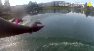 Policía no sabía nadar y arriesgó su vida al lanzarse a un lago para rescatar a una bebé en Florida (VIDEO)