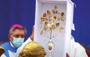 La Virgen de Chiquinquirá recibió la Rosa de Oro enviada por el Vaticano (Video)