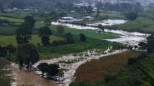 Fuertes lluvias provocan desborde de ríos en Mérida (Imágenes)
