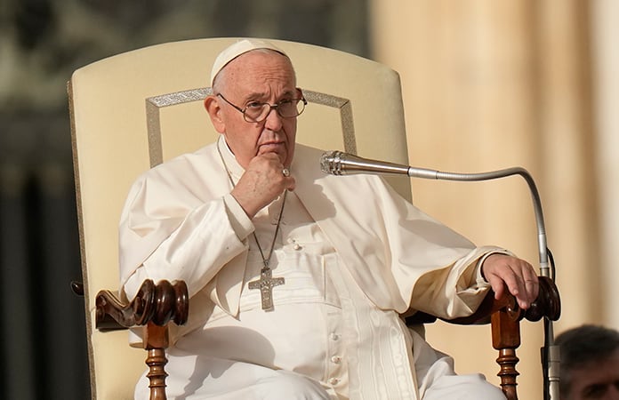El papa Francisco descarta ordenación de mujeres pero dice que merecen “más lugar en la iglesia”
