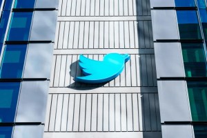 Centenares de trabajadores de Twitter con visas H-1B podrían ser deportados de EEUU tras despidos