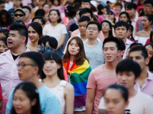 Singapur revoca la ley que penaliza el sexo homosexual