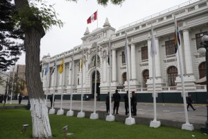 Congreso peruano aplazó por tercera vez el debate para adelantar elecciones