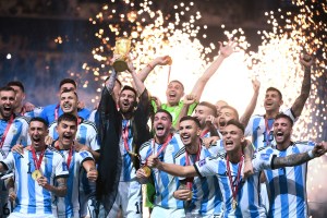 “Muchachos…” el himno de Messi y los campeones (Video)
