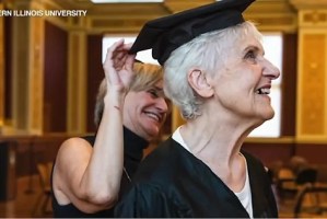 Abuela de Illinois se gradúa 71 años después de comenzar la universidad
