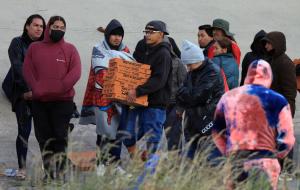 Fiscales de EEUU piden a una corte federal congelar programa migratorio humanitario