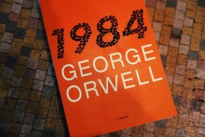 Orwell y su ejemplar “1984” encabeza la venta de los libros electrónicos en Rusia