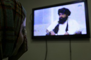 Las afganas pierden fuente importante de ingresos tras veto a trabajar en ONG