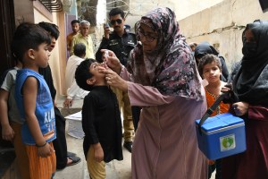Afganistán cierra su mejor año contra la poliomielitis vacunando a casi siete millones de niños