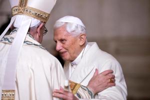 El secretario de Benedicto XVI publicará sus memorias contra las “calumnias”