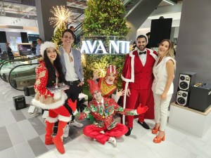 Galería AVANTI brilla en diciembre con el encendido de su árbol de navidad