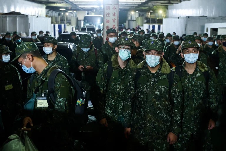 Taiwán amplía el servicio militar obligatorio ante la amenaza de China