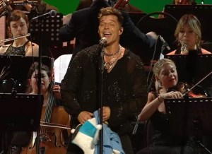 Ricky Martin homenajeó a la selección argentina y conmovió al público durante su show: “Consigue con honor la copa del amor” (VIDEO)