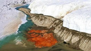 Las misteriosas cataratas “sangrientas” de la Antártida: uno de los destinos más recónditos del planeta