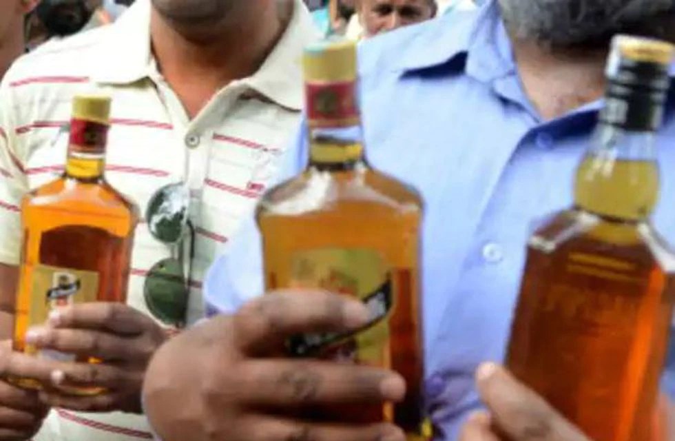 Al menos 22 muertos en India por intoxicación con alcohol adulterado