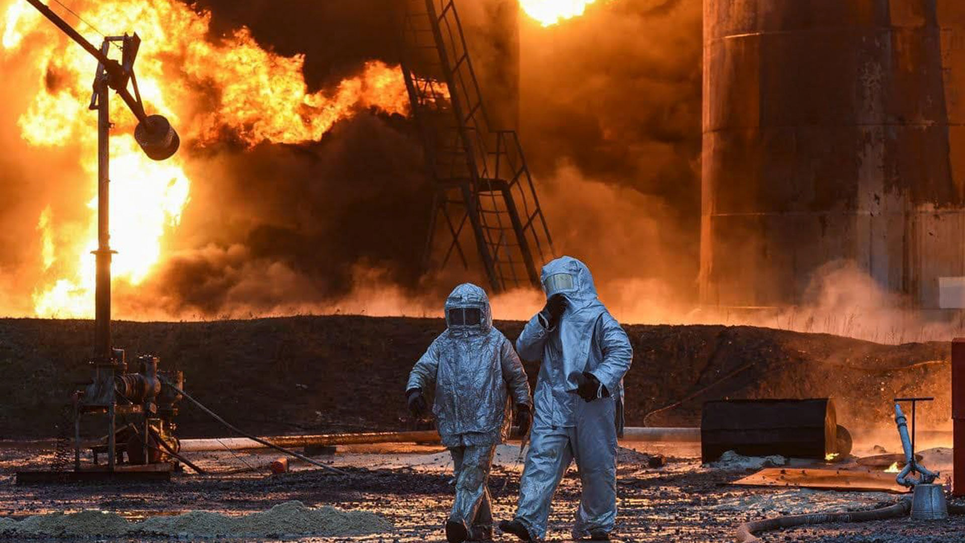 Al menos dos personas murieron tras una fuerte explosión en una refinería rusa
