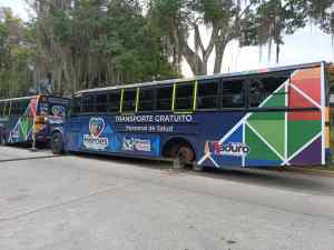 Autobús de la ruta hospitalaria se quedó sin cauchos y está arrimado en el estacionamiento del Hospital Universitario de Mérida