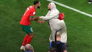 Jugador de Marruecos bailó en la cancha con su madre para celebrar clasificación a semifinales (VIDEO)