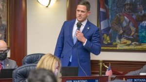 Congresista autor de polémica ley “No digas gay” de Florida fue acusado de fraude