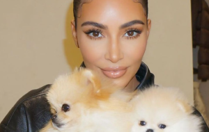 Kim Kardashian es blanco de críticas por tener a sus perritos en la cochera (Foto)