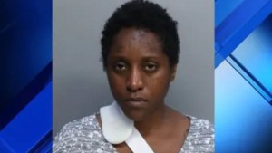 Desnuda y drogada: Mujer desató su locura y le prendió fuego al apartamento de un hombre en Miami-Dade