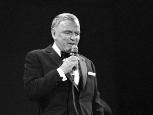 Frank Sinatra cumpliría 107 años: el tímpano perforado de nacimiento y sus conexiones con la mafia