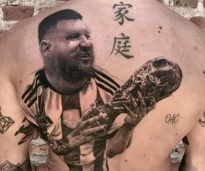 Los PEORES tatuajes que inmortalizan a Messi levantando la Copa del Mundo en Qatar (Fotos + ¡Qué pena!)