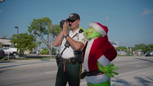 ¡Cuidado con la velocidad! “Grinch” castiga a conductores en Florida a punta de cebolla cruda