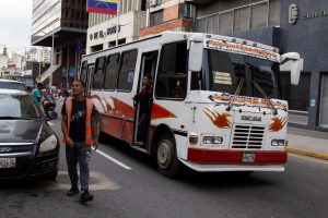Las peligrosas prácticas que emplean conductores de transporte público en Venezuela que son infracciones de tránsito