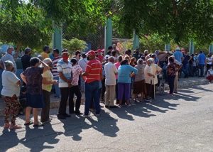 En Zulia denuncian que solo hay una máquina activa para inscribirse en el Registro Electoral Permanente