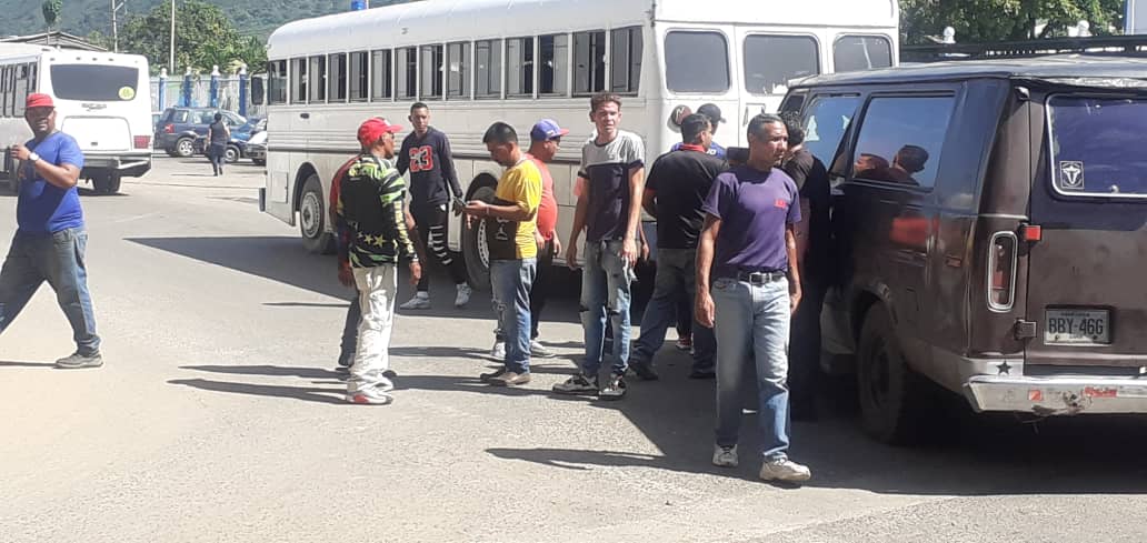 Transportistas en Puerto La Cruz protestaron exigiendo aumento del pasaje