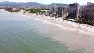 Abren al público playas de Lechería tras derrame de crudo