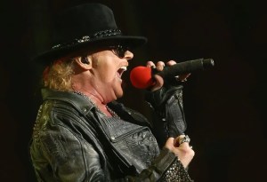 Axl Rose, vocalista de Guns N’ Roses, acusado de agresión sexual contra una modelo