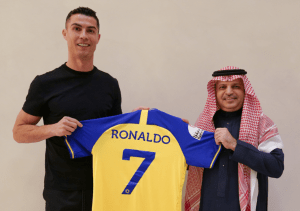 OFICIAL: Las primeras imágenes de Cristiano Ronaldo tras fichar por Al Nassr FC