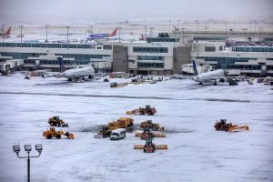 Aeropuertos estadounidenses vuelven a la normalidad tras la tormenta gélida Elliot