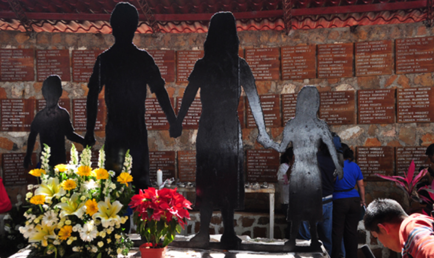 Entregaron osamentas de salvadoreños masacrados en El Mozote durante guerra del 1981