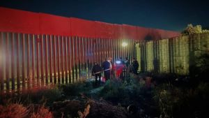 Migrante murió tras caer de un muro fronterizo entre México y EEUU junto a su hijo de tres años