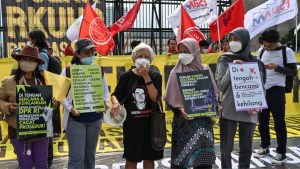 Indonesia tranquiliza a turistas por legislación que criminaliza relaciones sexuales extramatrimoniales