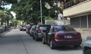 El chavismo no pudo sostener su mentira para cerrar el año: Las colas por gasolina en Caracas son enormes (Videos)