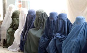 ONGs suspenden actividades en Afganistán tras veto a empleo de mujeres