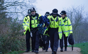 Mueren tres niños en Inglaterra tras ser rescatados de un lago congelado