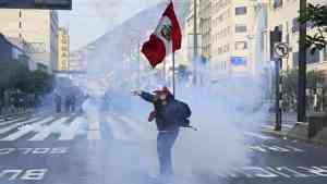 Cronología de la crisis en Perú que desató la ola de violencia y protestas