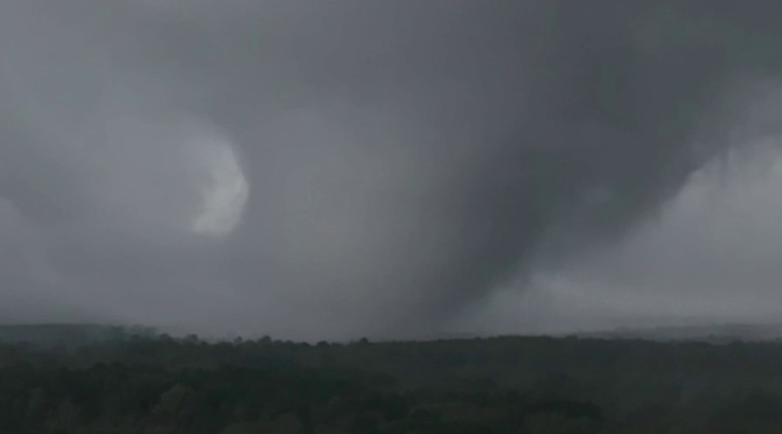 Tornados en EEUU: tres personas muertas y decenas heridas (Videos)