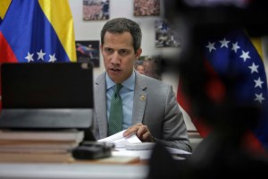 Juan Guaidó se queda en Venezuela para enfrentarse a Nicolás Maduro en las urnas