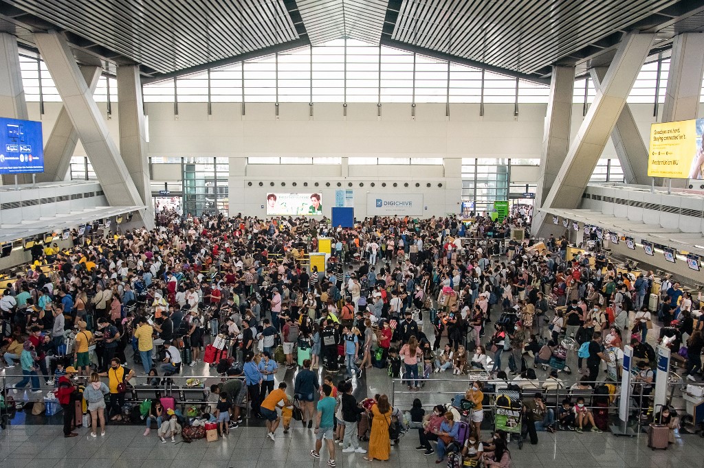 Problemas técnicos en el aeropuerto de Filipinas deja a miles de personas varadas en año nuevo
